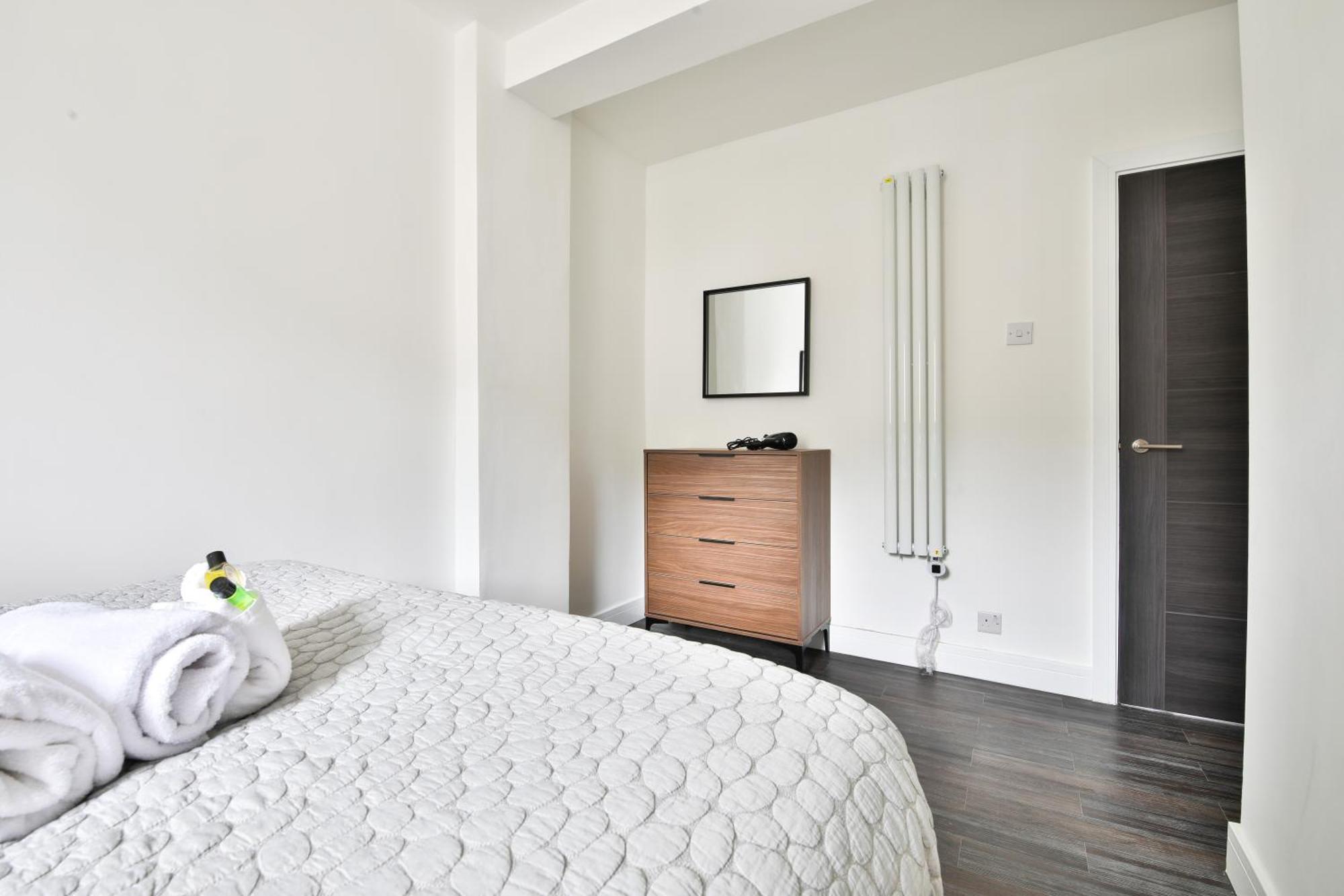 Amber Vista 2 Bedroom Apartments- Supermarket, Coffee Shop, Restaurants & Parking Below Cardiff Eksteriør bilde