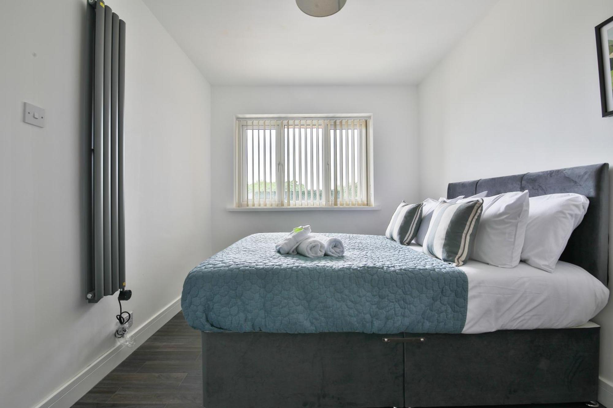 Amber Vista 2 Bedroom Apartments- Supermarket, Coffee Shop, Restaurants & Parking Below Cardiff Eksteriør bilde