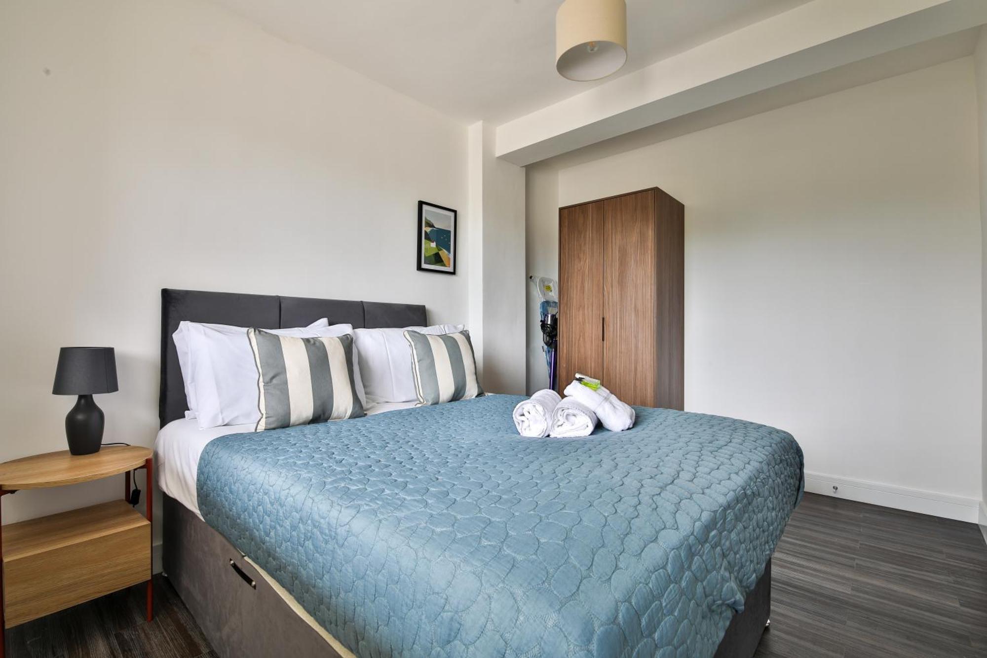 Amber Vista 2 Bedroom Apartments- Supermarket, Coffee Shop, Restaurants & Parking Below Cardiff Eksteriør bilde
